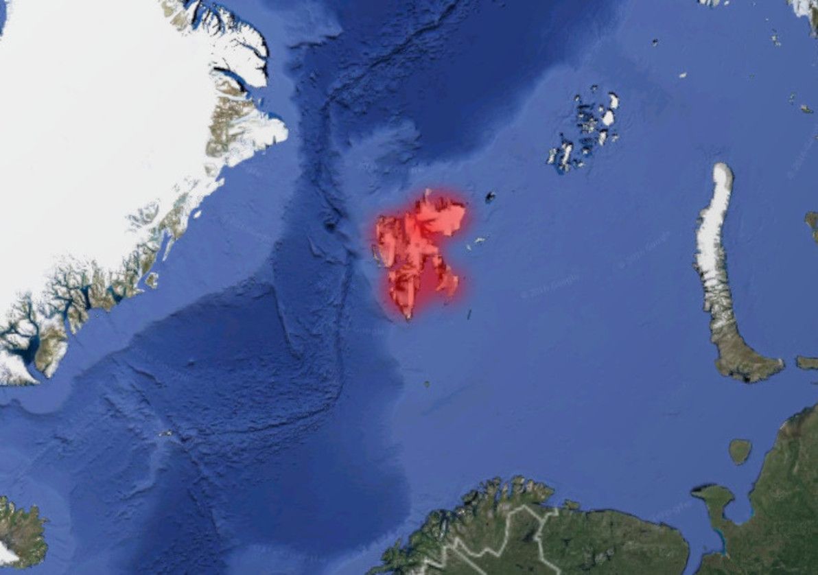 Map of Svalbard: areas without roads (approximate) are highlighted in red.