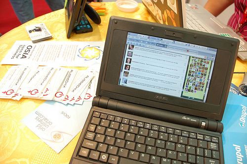 Drupal demo laptops at CeBIT 2008
