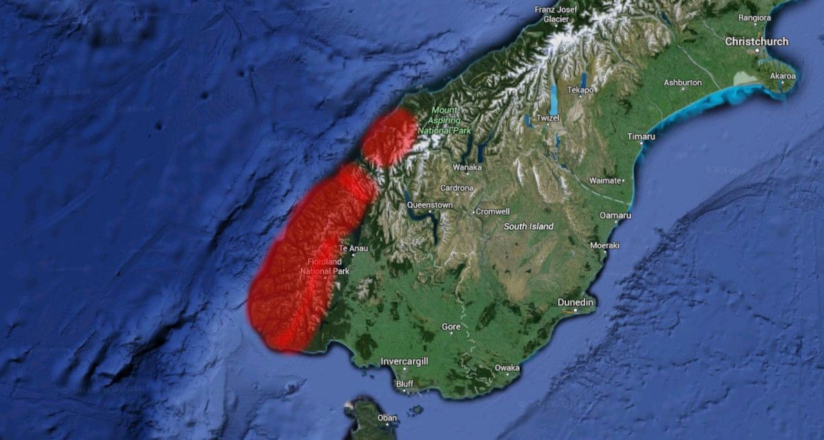 Map of New Zealand (South Island): areas without roads (approximate) are highlighted in red.